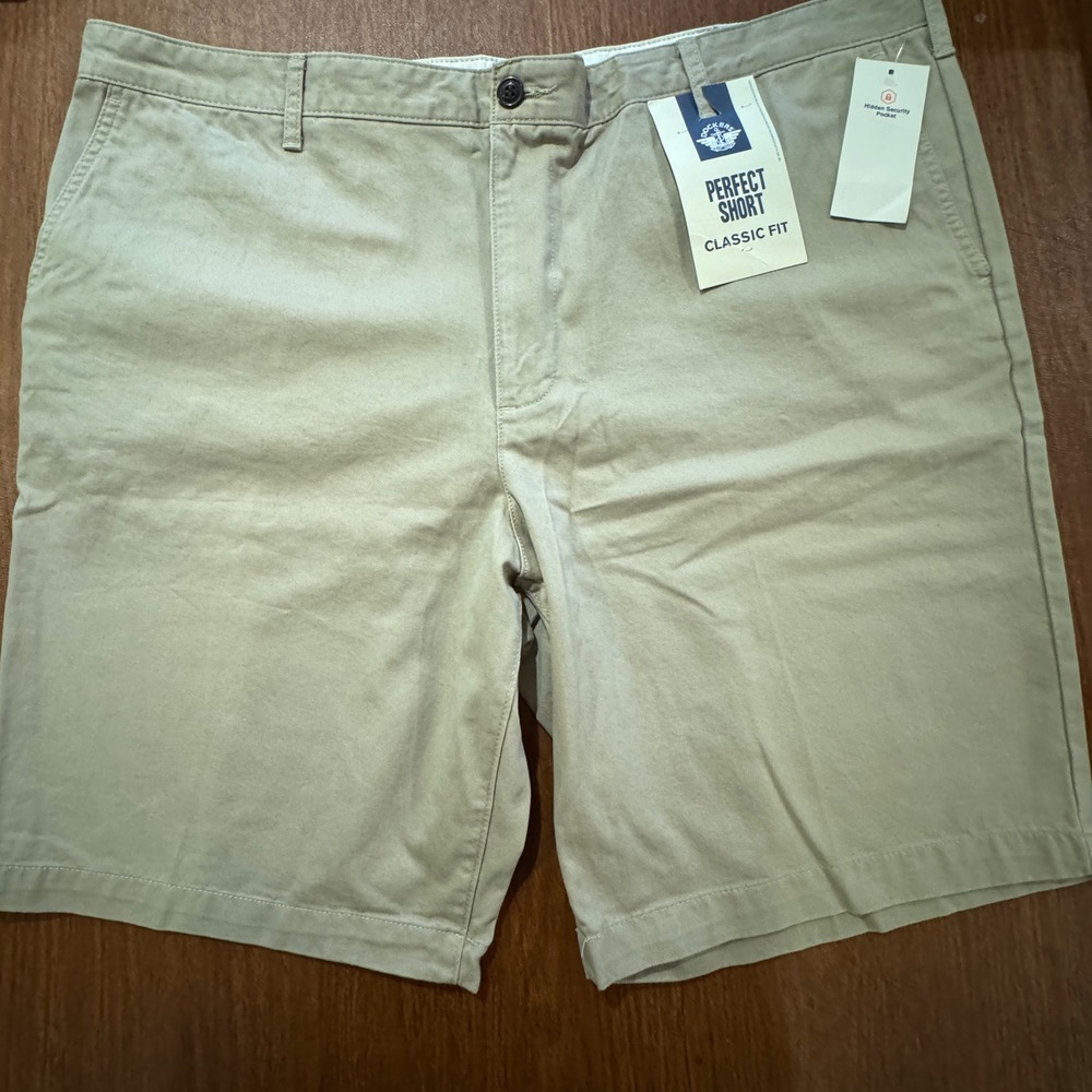 NWT Dockers Perfect Short Men's 44 Beige Khaki Classic Fit Chino Cotton